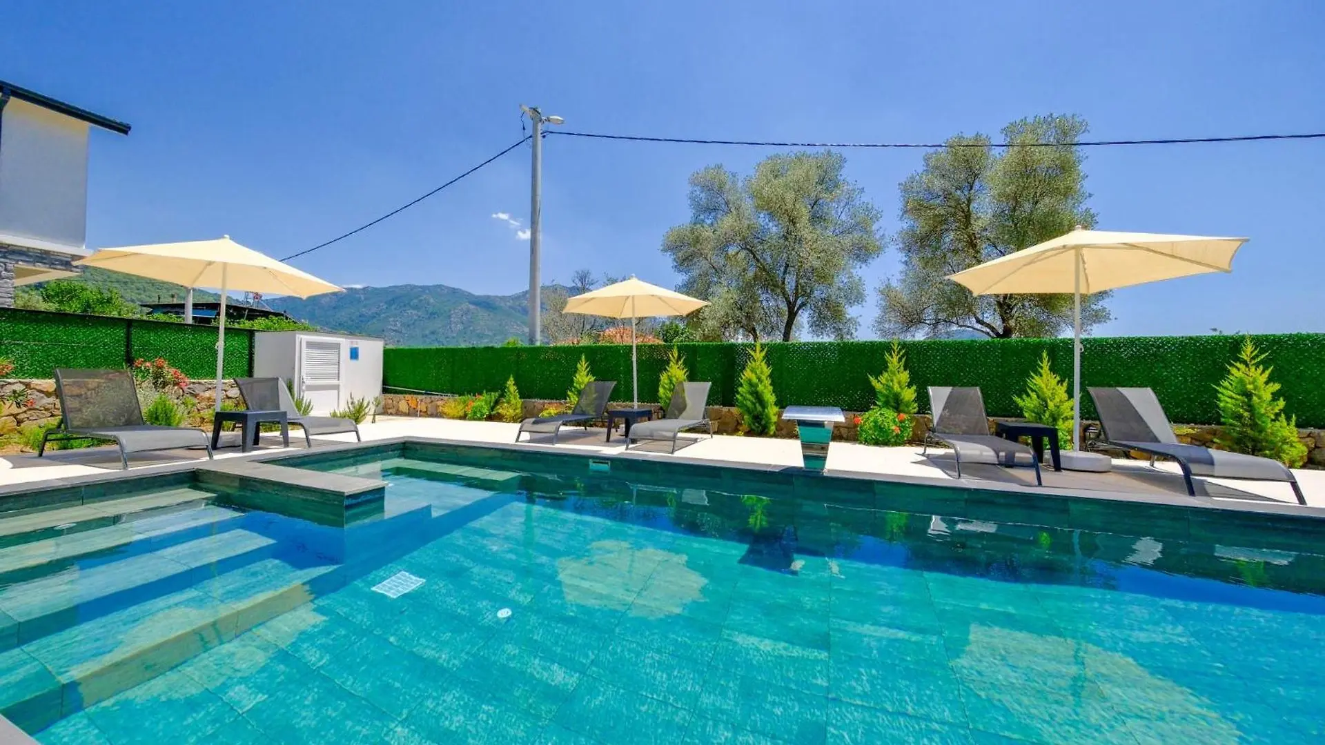 Swimming pool